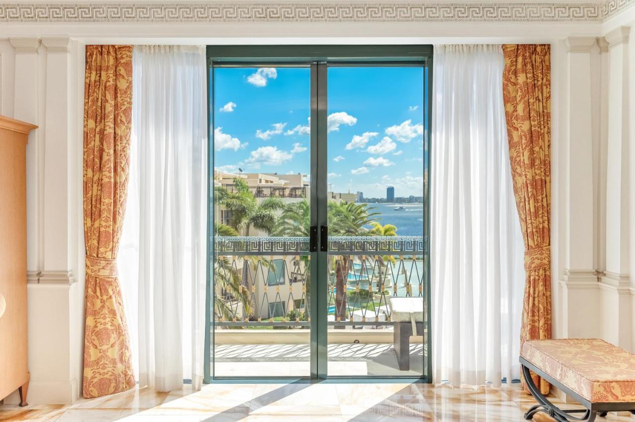 팔라초 베르사체 호텔 골드코스트 외부 사진 A sliding door