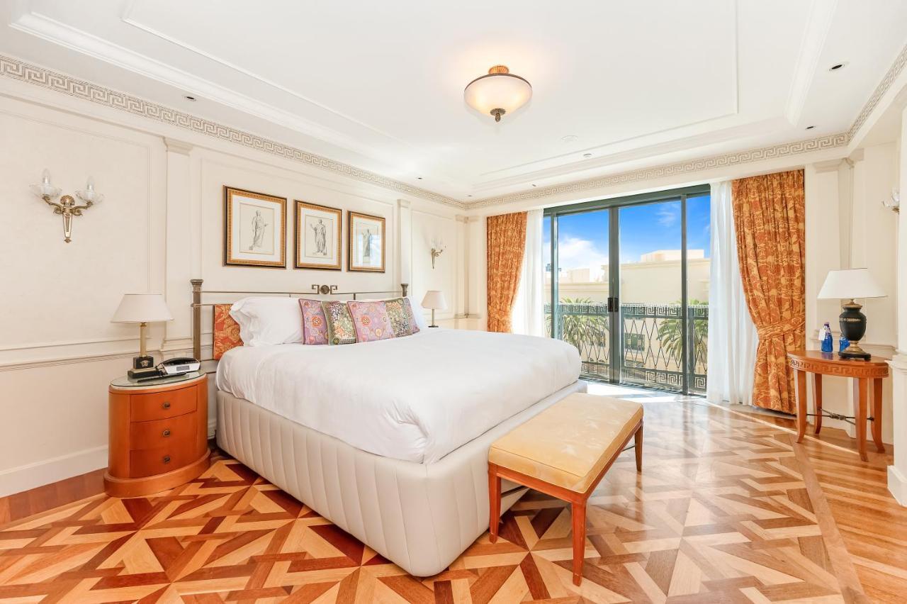 팔라초 베르사체 호텔 골드코스트 외부 사진 A bedroom at The Peninsula