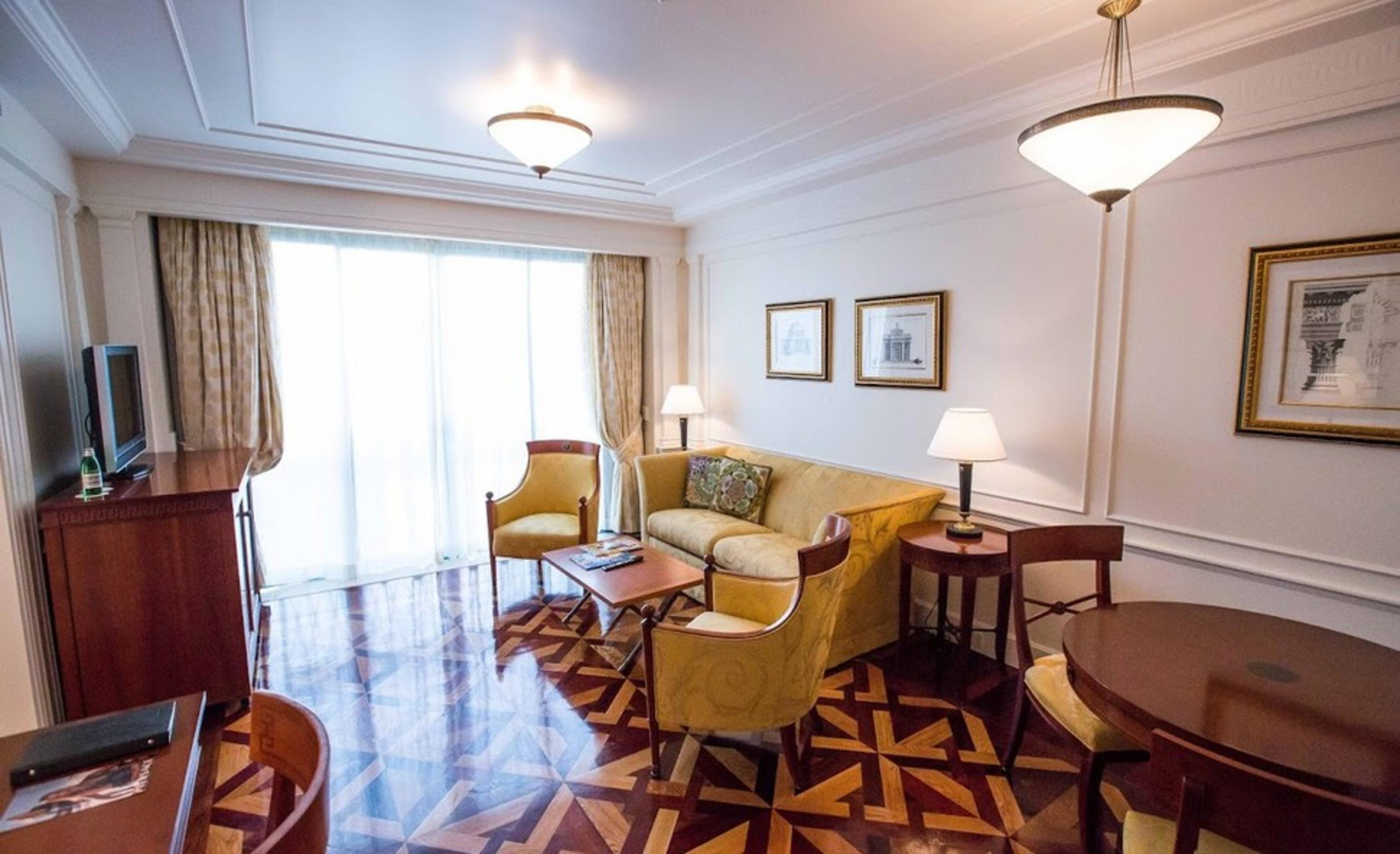 팔라초 베르사체 호텔 골드코스트 외부 사진 A living room in a suite at the InterContinental