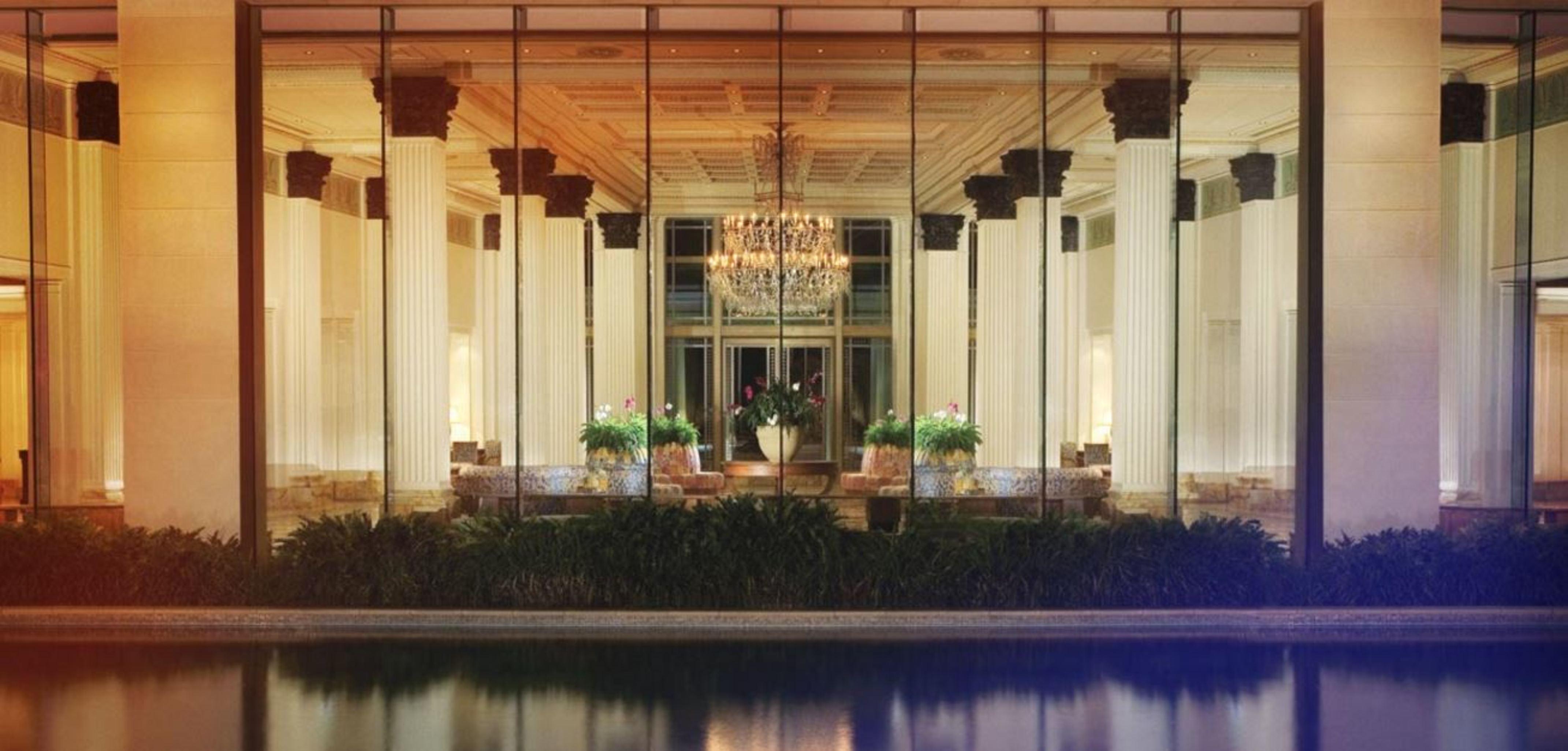 팔라초 베르사체 호텔 골드코스트 외부 사진 The lobby of the Four Seasons Hotel