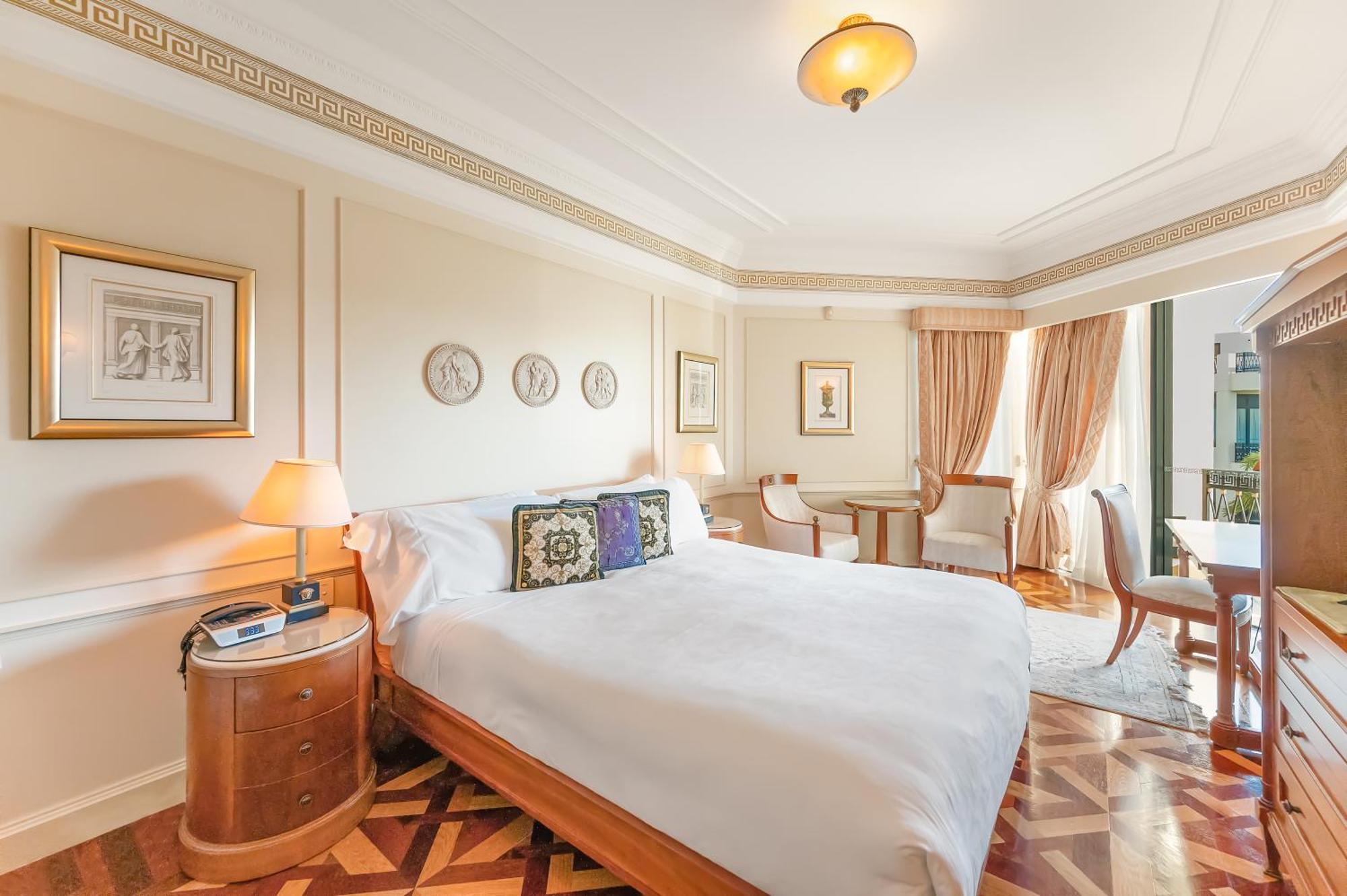팔라초 베르사체 호텔 골드코스트 외부 사진 A bedroom at the Four Seasons Hotel